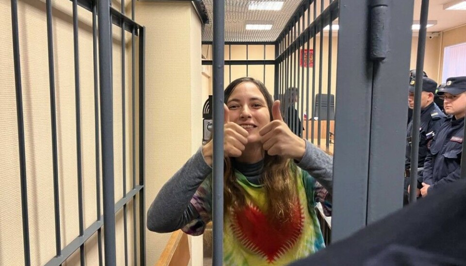 Саша Скочиленко перед приговором, на котором ей вынесли 7 лет лишения свободы. Фото: Свободу Саше Скочиленко!