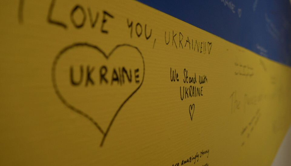 Слова поддержки Украине на стене арт-центра в Лонгйире. Фото: Елизавета Верейкина
