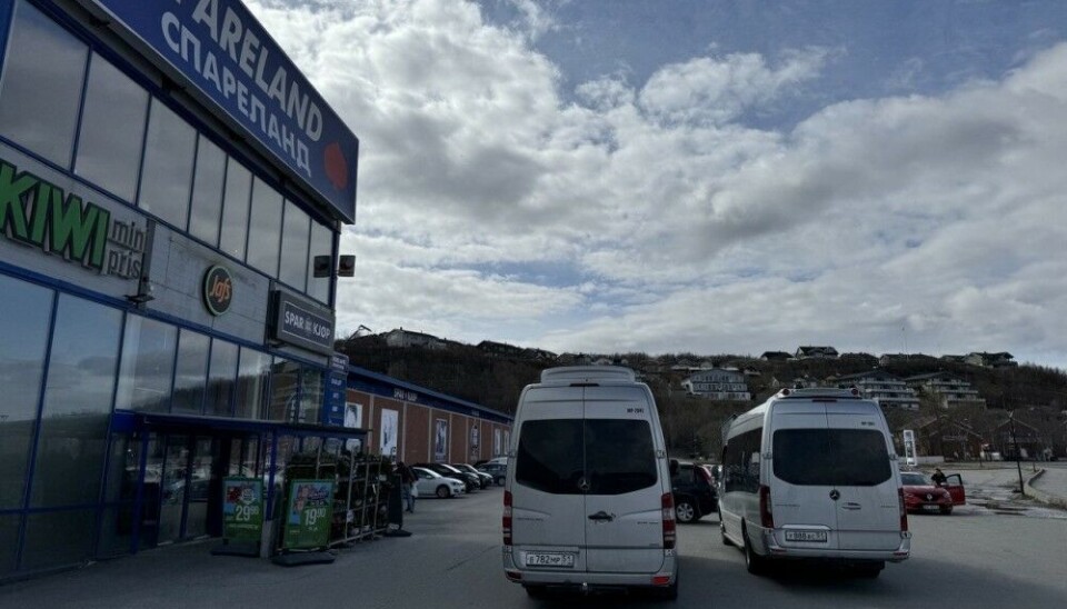 Самый популярный среди россиян магазин в Киркенесе. Владельцы торговой точки даже продублировали надписи на русском языке. Фото: Георгий Чентемиров