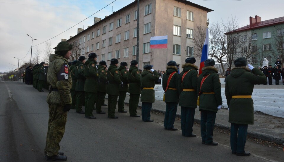Solders saluting Soviet 'liberation' of former Finnish lands. Nikel 2019. Photo: Atle Staalesen