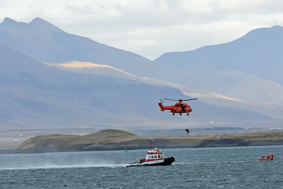 Rescue helicopter exercise in the waters outside Reykjavik on Iceland. Photo: Thomas Nilsen