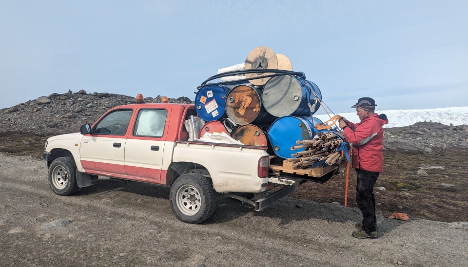The final load of equipment from the ice camp is loaded for transport back into Kangerlussuaq. Photo: Henry Patton