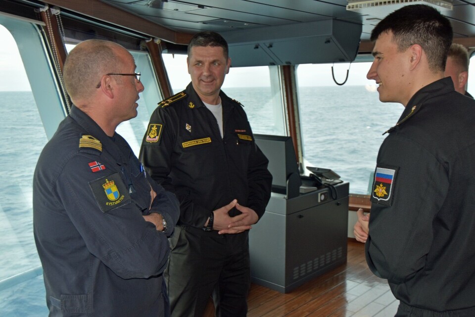 Smile for cooperation: Captain on bridge at «KV Barentshav» Frode Urke (left) and Head of the Northern Fleet's exercise unit Aleksandr Ulyanov (in the middle). Photo: Thomas Nilsen
