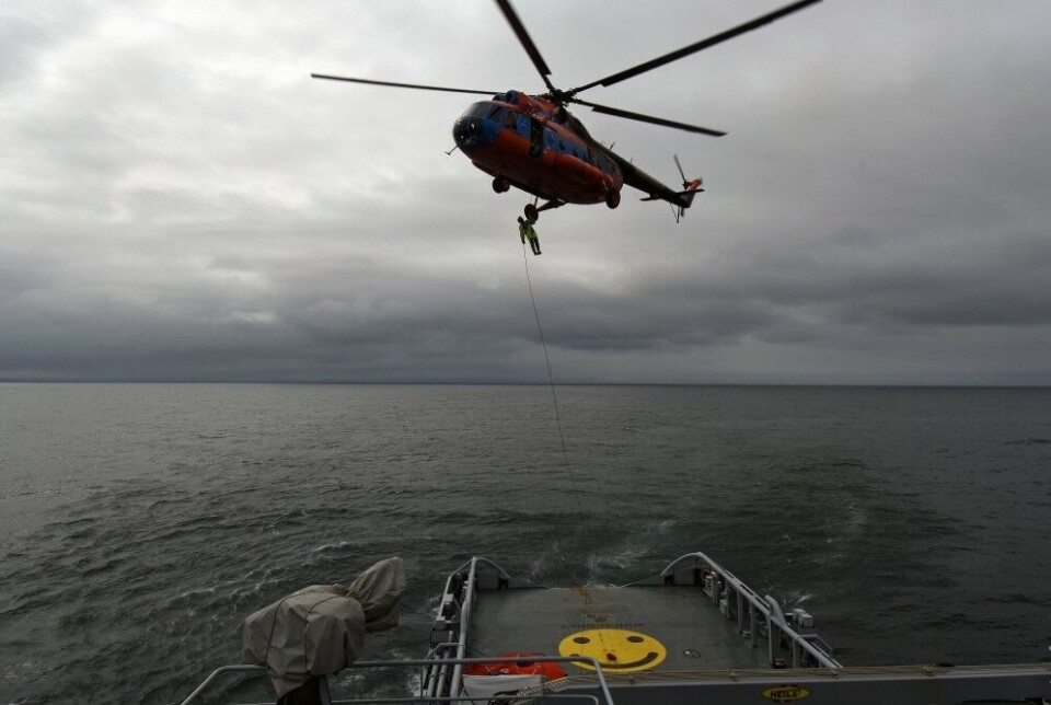 Joint exercise in the Varanger fjord: Fast-roping to the deck of the Norwegian Coast Guard ship KV Barentshav from a Russian Mi-8 helicopter operating for the rescue service based in Murmansk.
