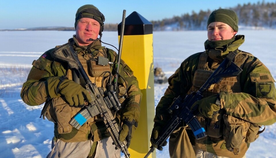 The temperature in Pasvik dropped to minus 25 degrees Celsius as Army conscripts Aslak and Iver made patrol along the border. They can stay out for eight hours, sometimes longer. Norway’s side of the border is marked with yellow and black poles. Here, it is a short 70 meters to the Russian side.