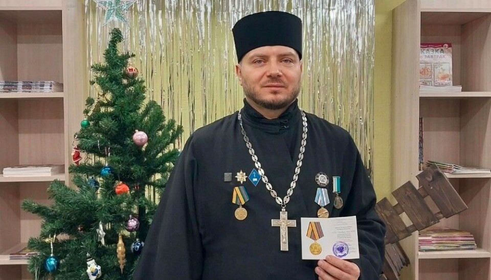 Father Sergii with a medal from the Ministry of Defense. Photo: the church in Sputnik