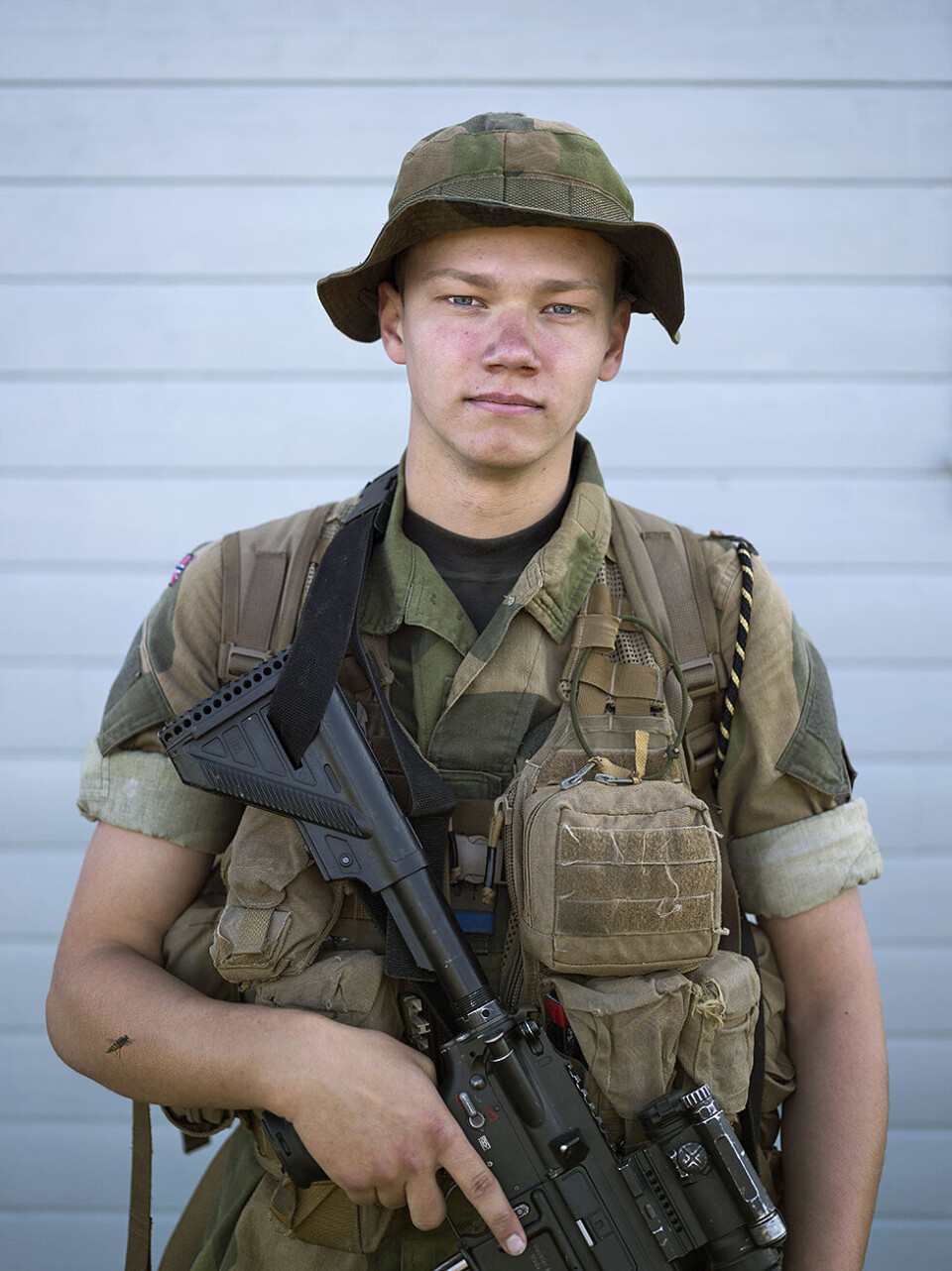 Young Norwegian conscript in charge of patrolling the banks of the Pasvik River. Photo: Céline Clanet