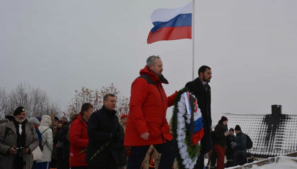 Sergei Goncharov lays wreath at the war memorial in Kirkenes, Norway, during anniversary ceremony in October 2019. Photo: Atle Staalesen