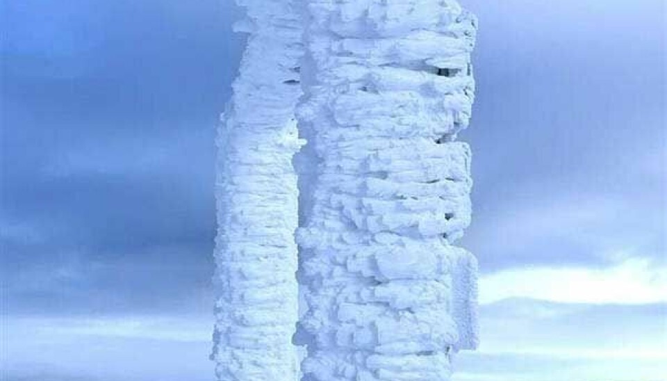 Extent of icing on station mast.