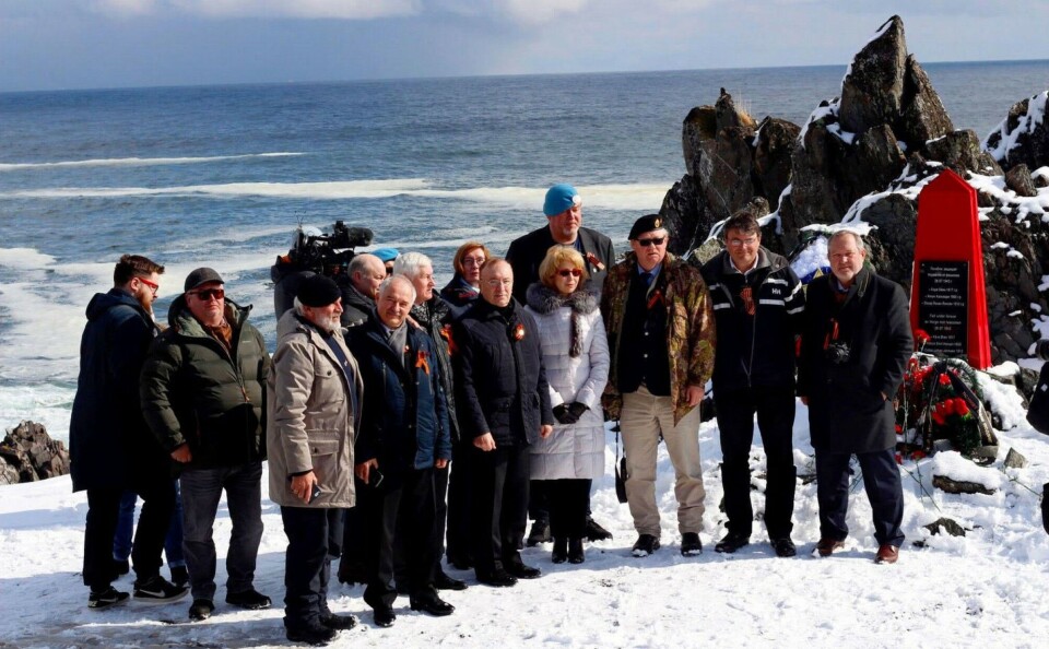 Members of the Russian-Norwegian Expert Group on Partisan History visit the new memorial near Vardø. In center is Igor Chernishenko. Photo: Russian Federation Council (council.gov.ru)