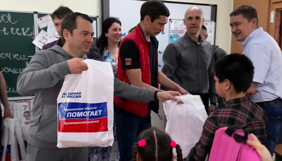 Murmansk Governor Andrei Chibis meets kids in occupied Ukrainian town of Primorsk. Chibis is on international sanctions lists for his involvement in abducting Ukrainian kids to his north Russian Kola Peninsula. Photo: Chibis on Telegram