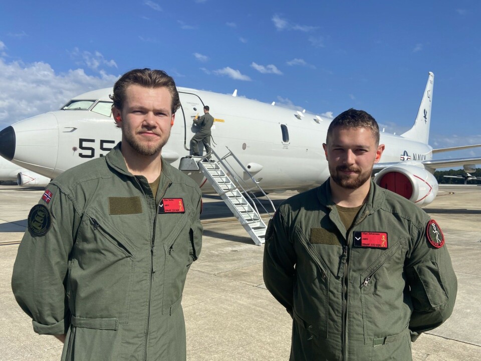 Espen Sollid (21) and Lars Johansen (23) are training to be acoustic warfare operators on board Norway's new P-8 Poseidon maritime patrol aircraft flying up north. Photo: Thomas Nilsen