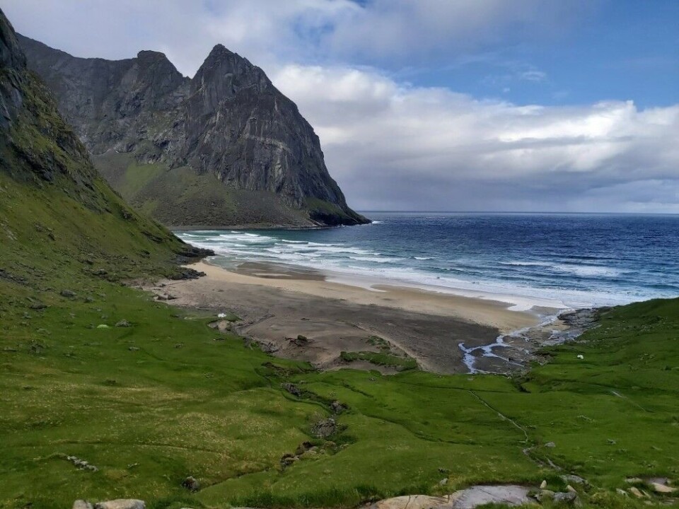 Kvalvika Beach, Lofotodden National Park: The regulations stipulate: “The area is protected from encroachments of any kind, including the construction of permanent or temporary buildings, facilities, and installations….” So you can’t simply put up a toilet. Photo: Sigrid Engen / Norwegian Institute for Nature Research