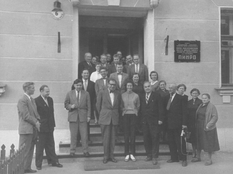 Norwegian marine researchers visited Murmansk in August 1958. Here they have gathered with their Soviet colleagues at the entrance to the Knipovich Polar Research Institute of Marine Fisheries and Oceanography(PINRO). Archive photo: Institute of Marine Research