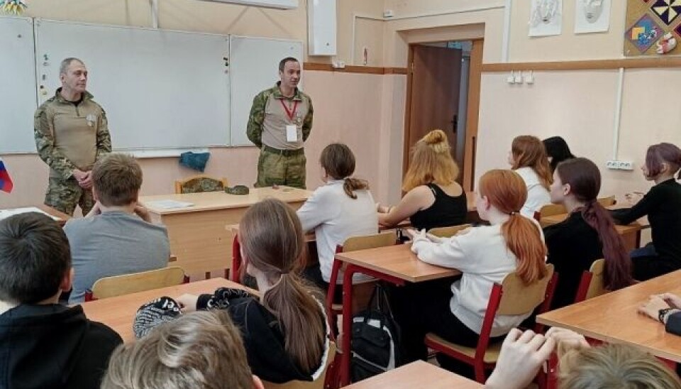 Participants of the war in Ukraine are frequent guests in Russian schools. Участники войны в Украине частые гости в российских школах.