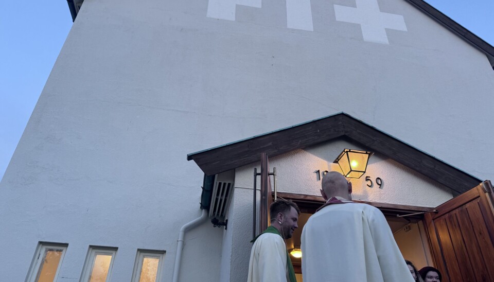 After the service, the priests exchanged hugs with everyone present at the mass. People thanked them in return. Photo: Olesya Krivtsova
