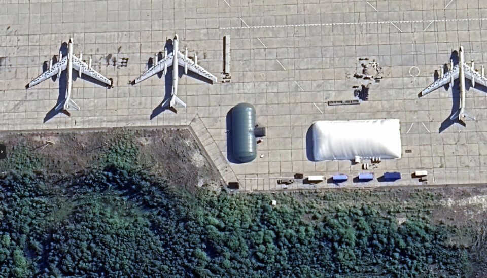 There are around 20 tyres on top of each wing of the TU-95MS bombers parked on the apron at Olenya airbase.