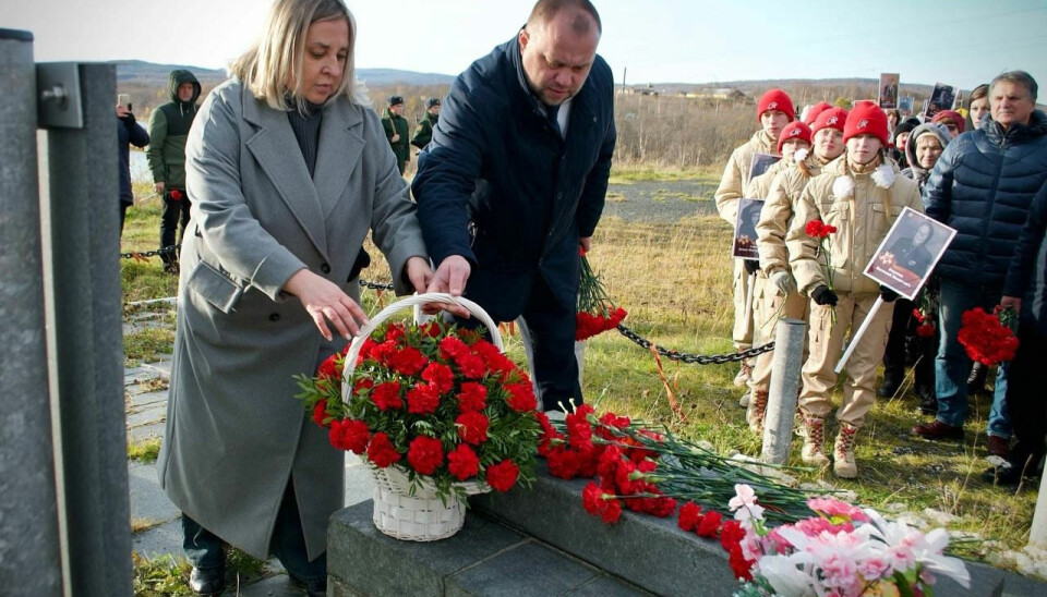 Lyubov Cherepanova together with Pechenga Mayor Andrei Kuznetsov at one of the many war memorials in the area.