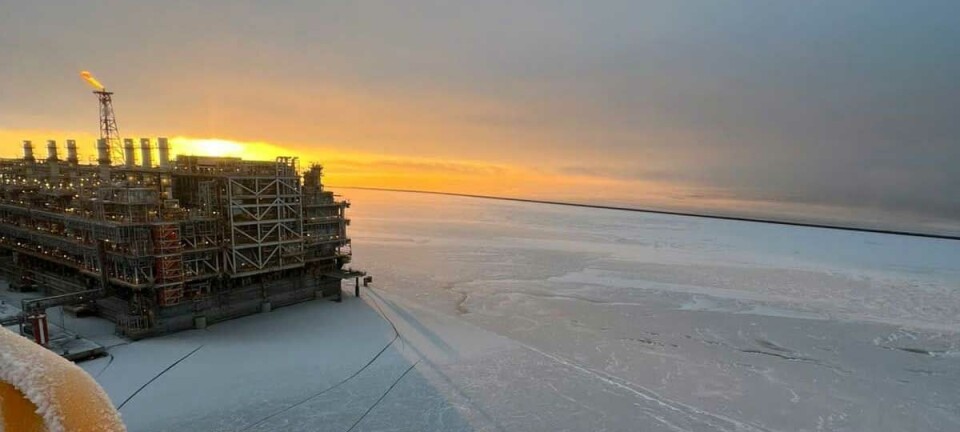 Kinesisk tunge løfteskip uten isklasse-kamper på iskaldt arktisk rute