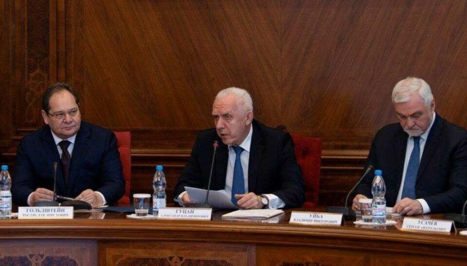 Новый губернатор Коми Ростислав Гольштейн (слева) вместе с главным помощником Путина по Северо-Западу России Александром Гуцаном и Владимиром Уйбой.