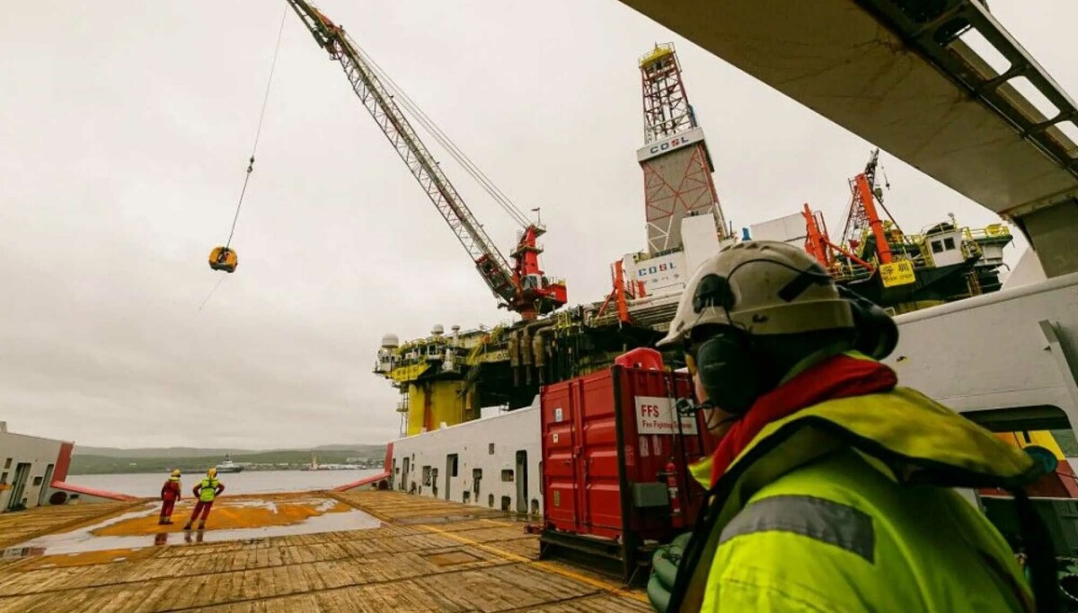 Chinese rig heads towards Norwegian Arctic drill site