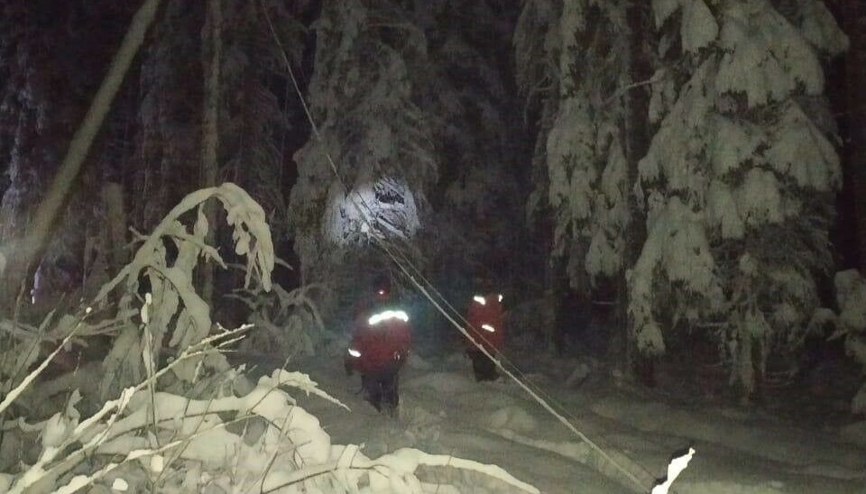 В поселок Тиурула везут дизельный генератор.