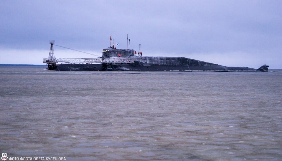 The K-117 Bryansk sailing the White Sea near Severodvinsk in December. The mast and attached gear to the forward part of the submarine is for sonar calibration.