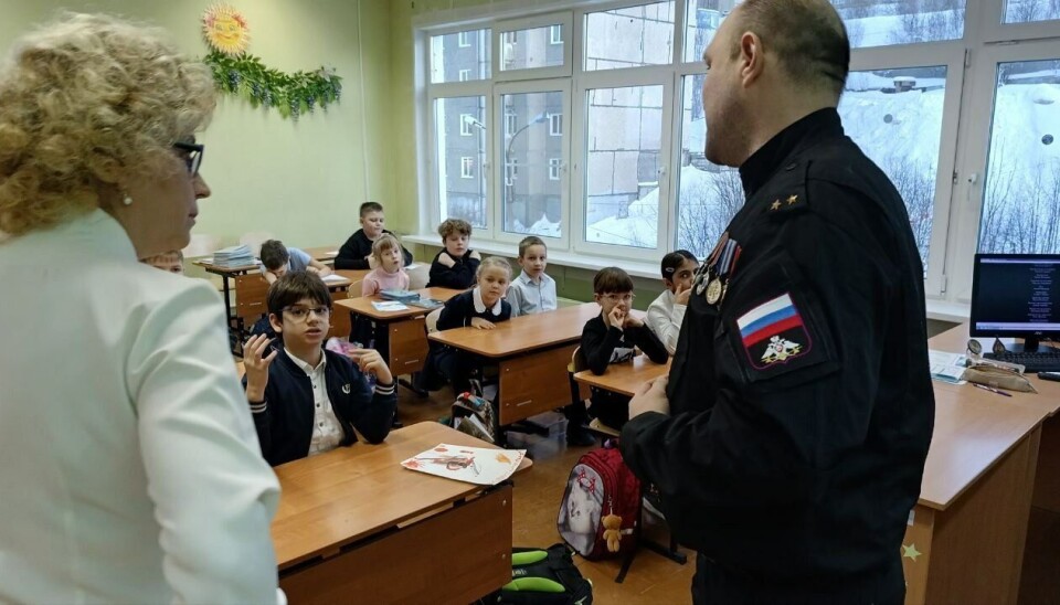 Встреча с участником вторжения в Украину в мурманской школе №53. Meeting with a military man in school 53 in Murmansk
