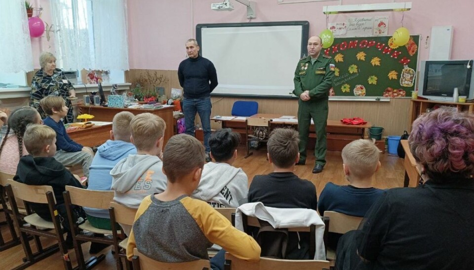 'Урок мужества' для детей в мурманской гимназии № 3.