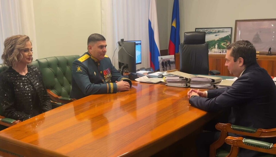 Governor Andrei Chibis welcomes Sergei Pelipay and his wife Elena in his office in Murmansk.