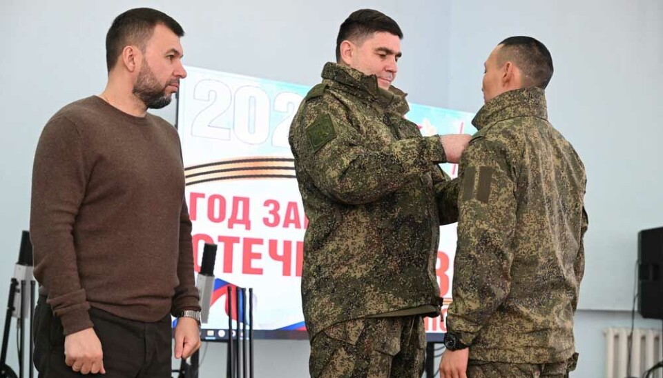 Sergei Pelipay and Denis Pushilin in medal award ceremony in occupied parts of Donetsk.