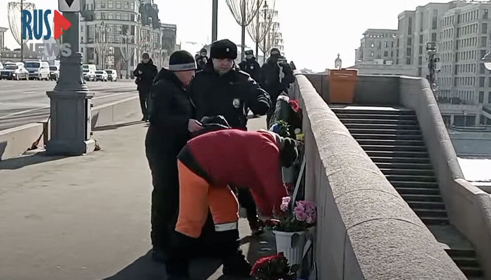 They are dressed like 'kommunalchiki' but act on the orders of the police. All the flowers laid down at the spot where Boris Nemtsov was shot dead on February 27, 2015 were systematically removed.
