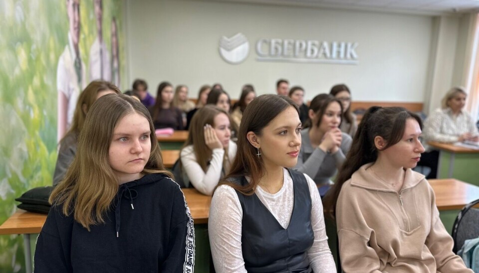 Студентки пришли обсудить 'Мамино письмо' в СГУ.