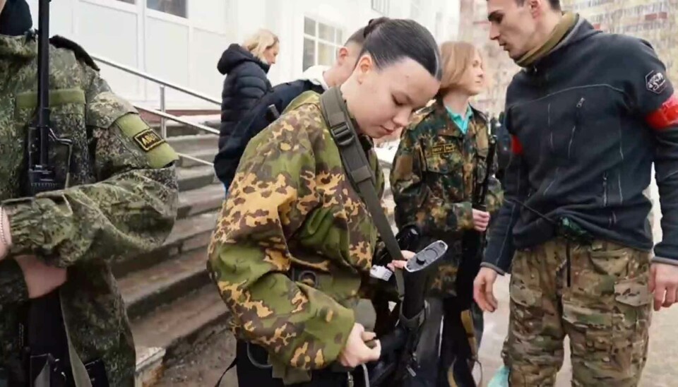 Soldier-turned-teacher Dmitry Oshurkov gives military training to kids at School No 6 in Severodvinsk.