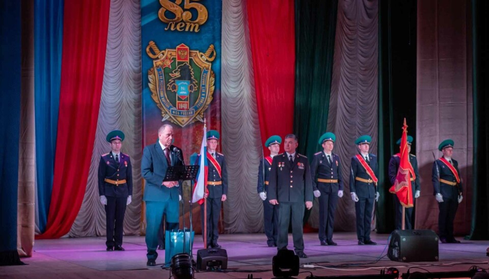 Regional Parliament Speaker Sergei Dubovoj addresses the FSB Border Guard Service in Nikel.