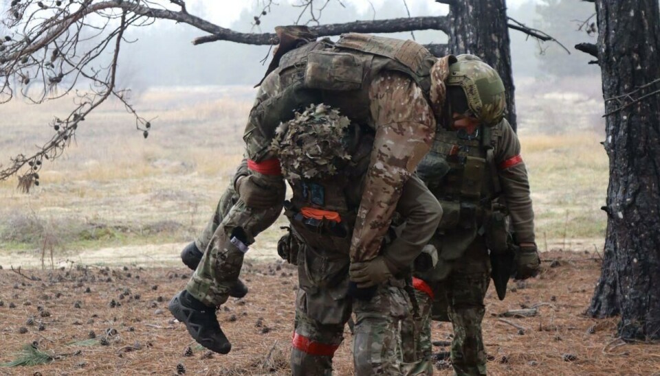'Сам погибай, а товарища выручай!' - такими фото и слоганами российские СМИ мотивируют военослужащих soldiers
