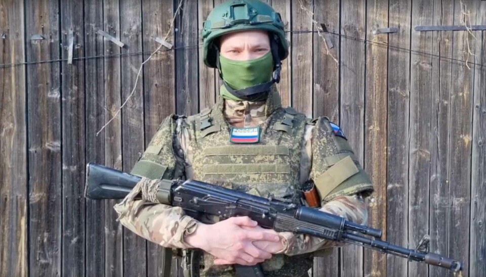 Soldier from 200th Motorised Rifle Brigade post greeting to School No 5 in Pechenga and its headmaster Natalia Sidorov.