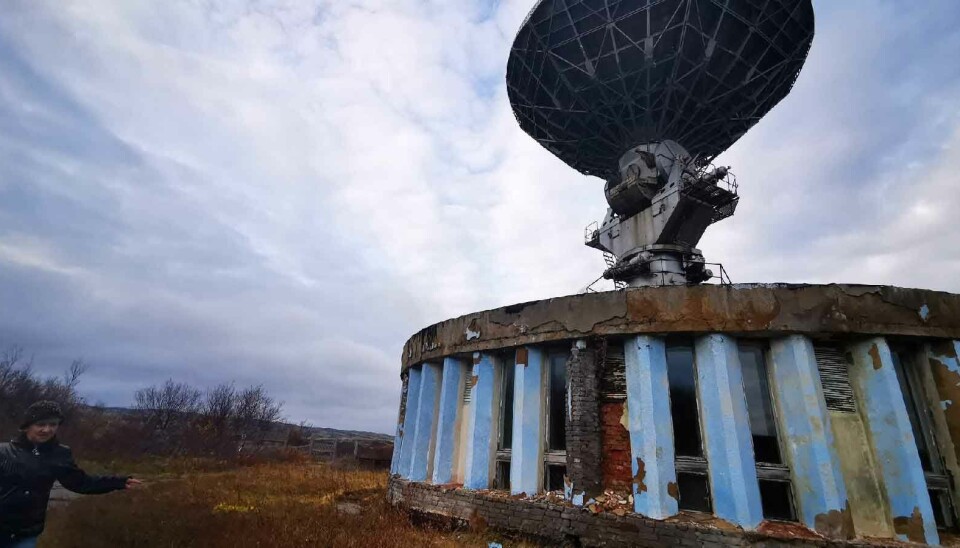 Abandoned radar in Gremikha.