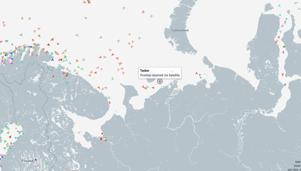 LNG carriers have bee drifting and zigzagging in the eastern part of the Barents Sea for almost half a year.