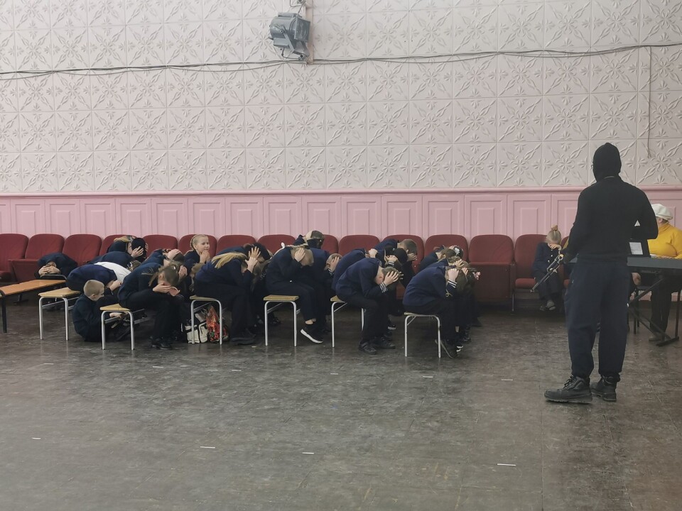 'В ходе тренировки учащиеся совместно с педагогическим коллективом детально проработали алгоритм действий при захвате заложников и при угрозе атаки беспилотного летательного аппарата', - отмечают организаторы