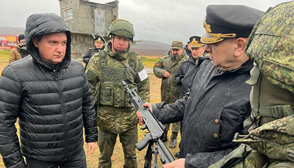 Губернатор Архангельской области Александр Цыбульский и главнокомандующий ВМФ Александр Моисеев на встрече с мобилизованными в Печенге.
