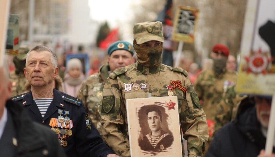 Многие участники вторжения в Украину скрывают свои лица — в отличие от советских солдат.