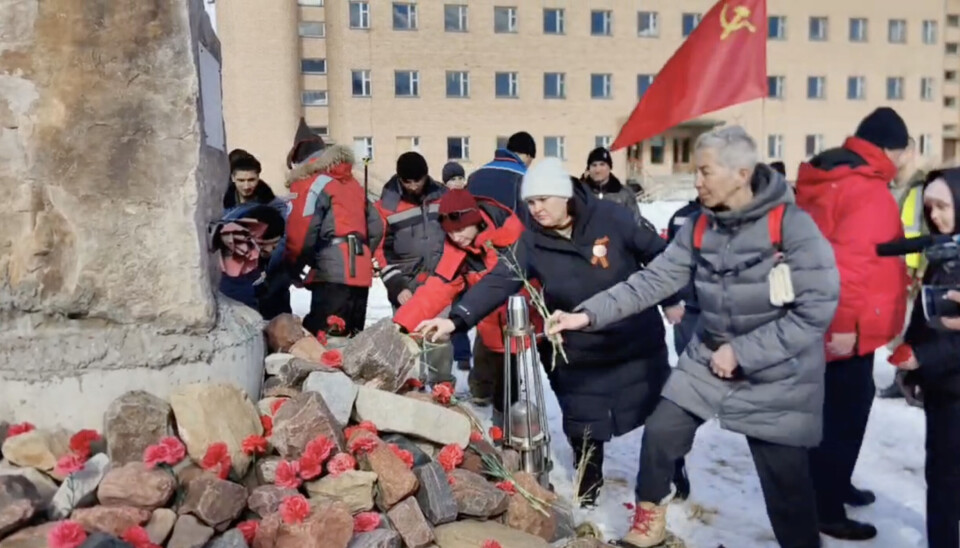Wearing the ribbon of St. George, the participants of march in Pyramiden laid flowers at the monument for Soviets killed in mining accidents that were unrelated to second world war.