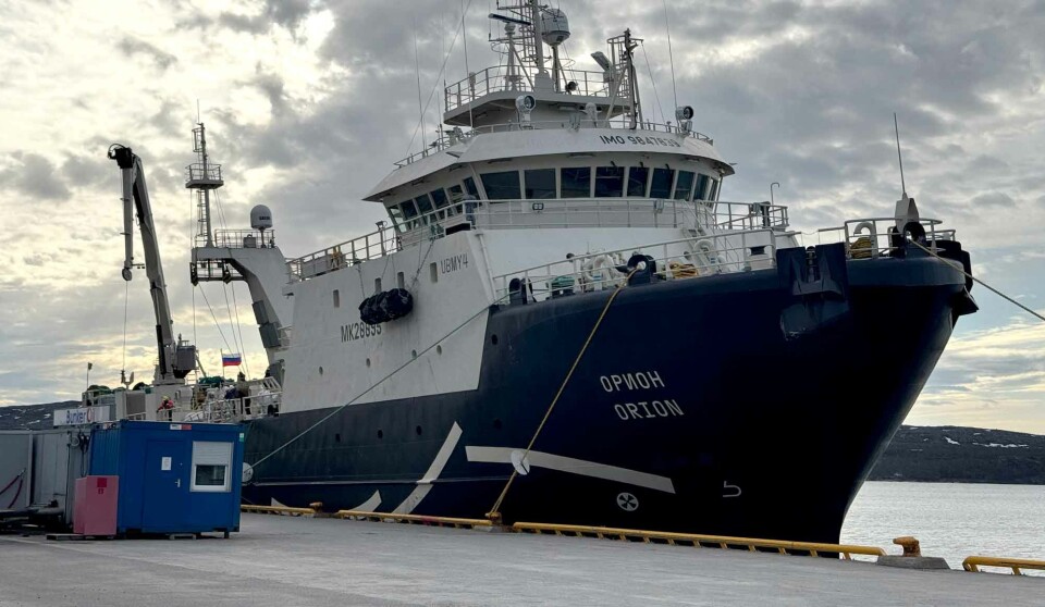 Орион в Киркенесе 28 мая 2025 года. Судно принадлежит компании Норебо, которая была включена в 17-й пакет санкций ЕС.