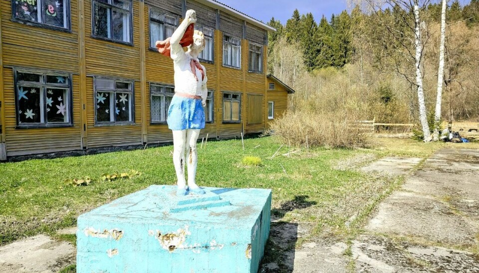 Школа в карельской деревне Хийденсельге School in the Karelian village of Hiidenselge
