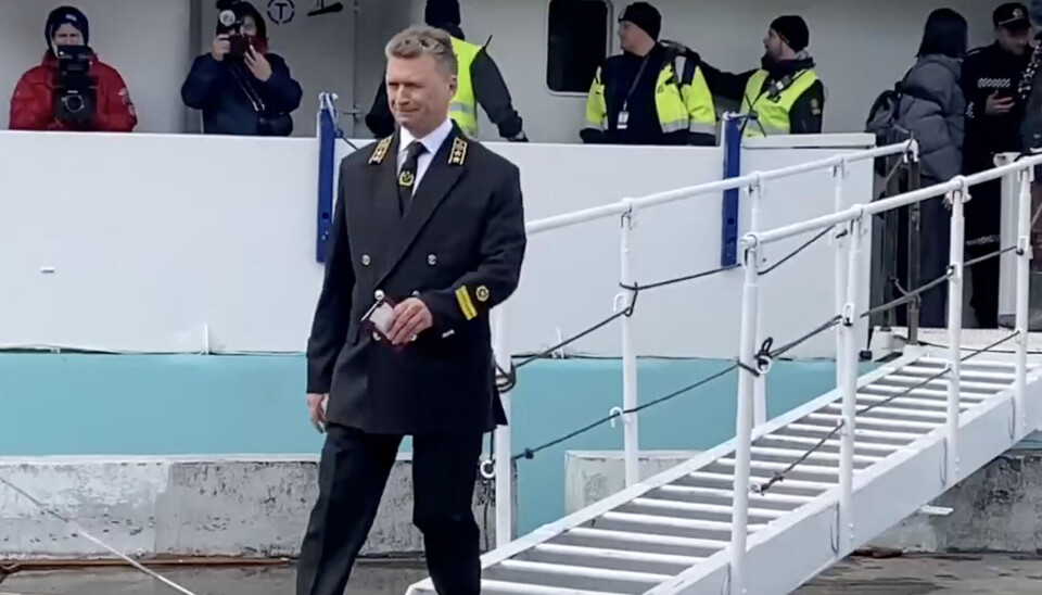 Arktikugol director Ildar Neverov, for the occasion dressed up in uniform, was first to disembark the ship.