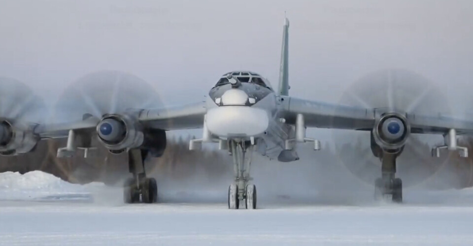 The Kh-101 cruise missile can be seen attached to the inner right pylon under the wing before take off from Olenya on February 4, 2025.