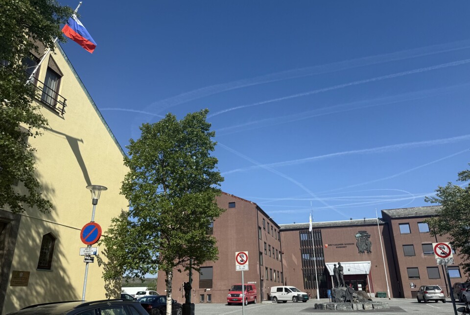 Illustrative flight patterns seen from street view: The F-35s in the skies above the town hall in Kirkenes with Russia's Consulate General to the left.