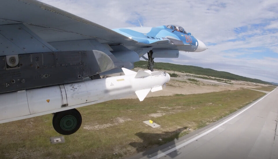 A Su-33 armed with a missile during take-off from Severomorsk-1 air base.
