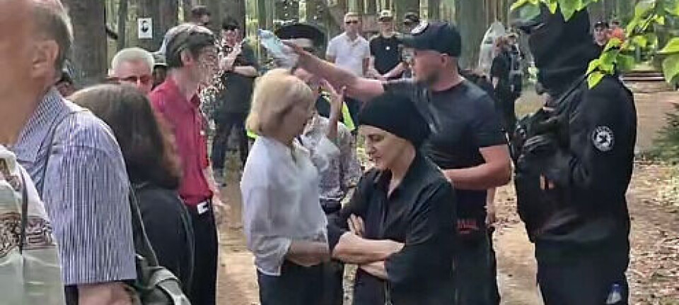 “Хотел охладить”. Полиция “поверила” провокатору, облившему депутата в День памяти жертв Большого террора